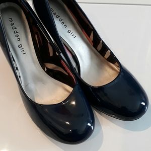 Madden Girl navy blue patent leather pumps 9.5 W